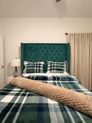 Classic Room, 1 Queen Bed, Non Smoking | Free WiFi
