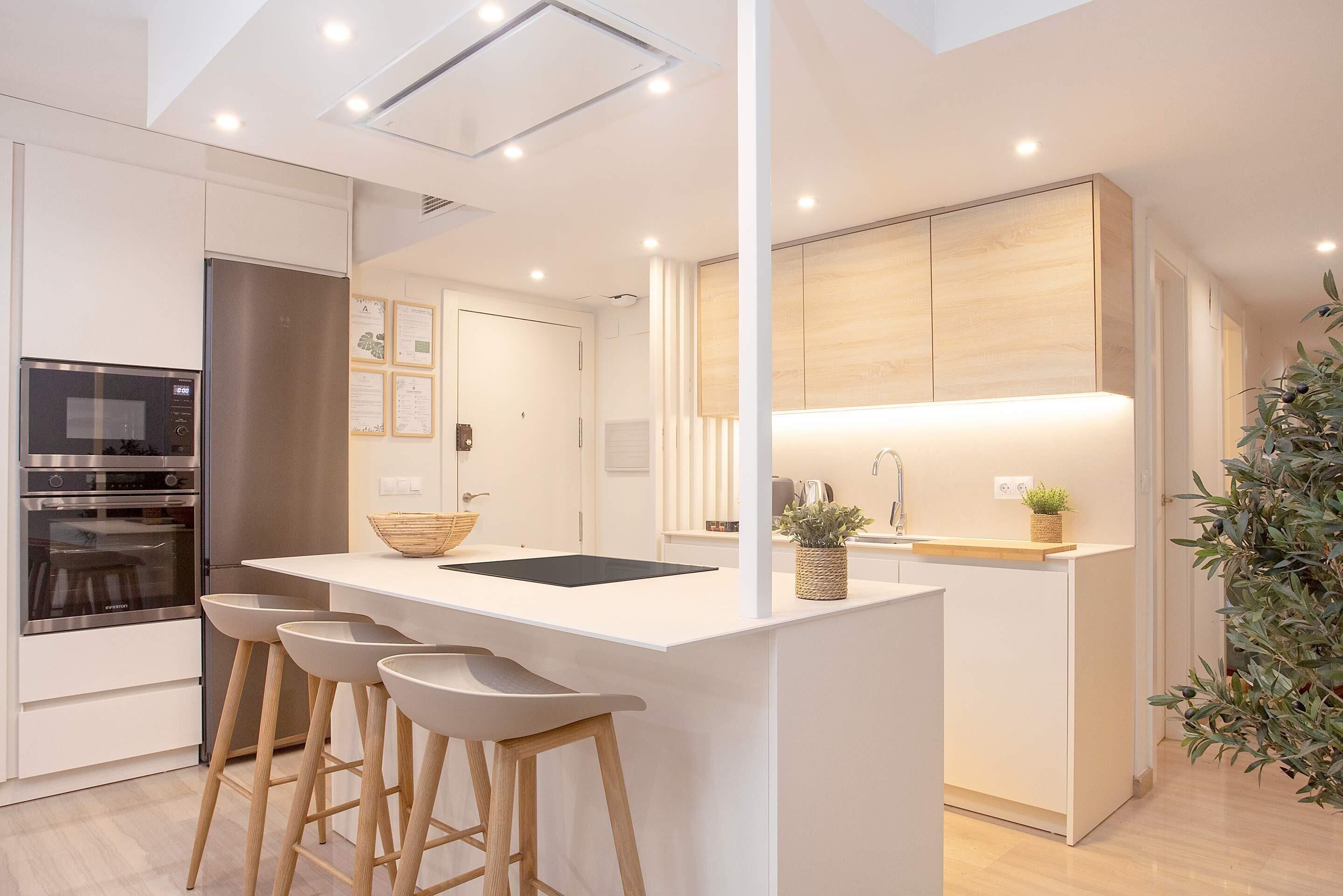 Apartment (3 Bedrooms) | Private kitchen | Fridge, microwave, oven, stovetop