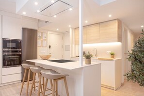 公寓 (3 Bedrooms) | 私人廚房 | 電冰箱、微波爐、烤箱、爐台
