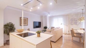 Apartment (3 Bedrooms) | Living room