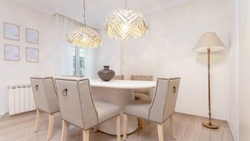 Apartment (3 Bedrooms) | Living room