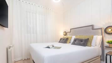 3 habitaciones, tabla de planchar con plancha y ropa de cama