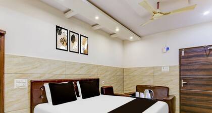 Super Hotel O Eluru Railway Station