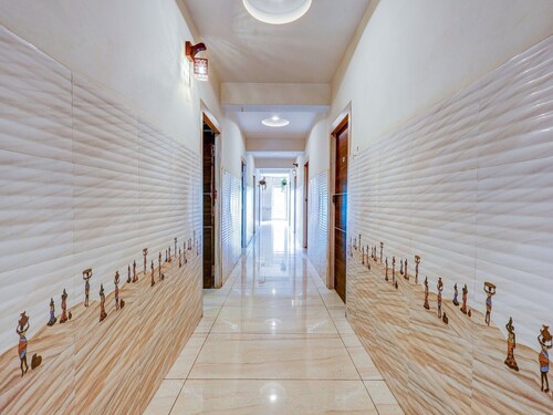 Super Hotel O Eluru Railway Station