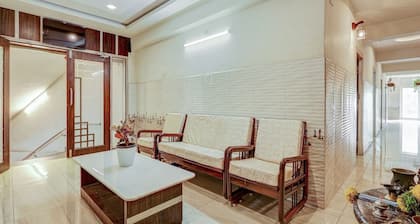 Super Hotel O Eluru Railway Station