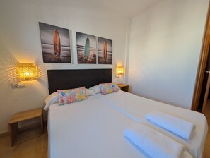 2 chambres, fer et planche à repasser, literie fournie