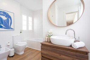 Apartment (3 Bedrooms) | Bathroom