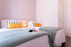 2 bedrooms, iron/ironing board, bed sheets