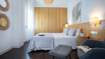 Appartement (3 Bedrooms) | 3 slaapkamers, een strijkplank/strijkijzer, beddengoed