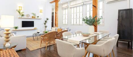 Apartment (3 Bedrooms) | In-room dining