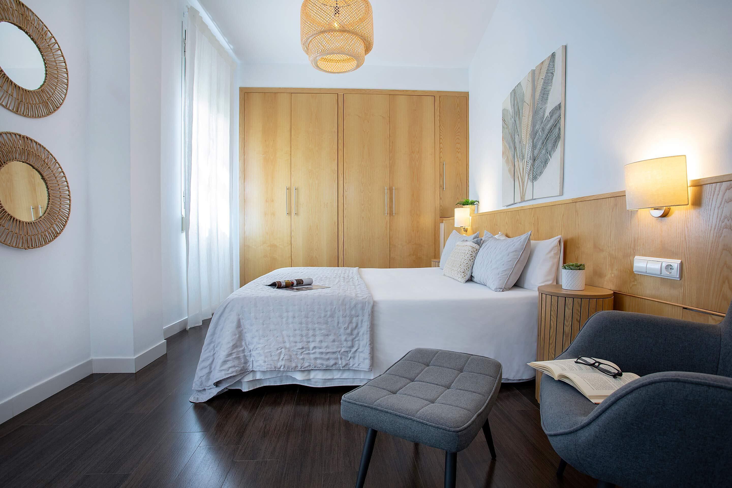 3 bedrooms, iron/ironing board, bed sheets