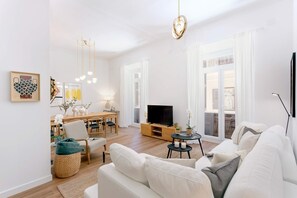 Apartamento (4 Bedrooms) | Zona de estar