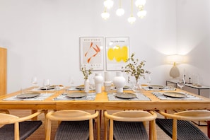 Appartement (4 Bedrooms) | Dineren op de kamer