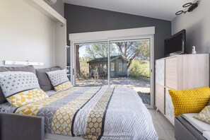 1 sovrum och sängkläder