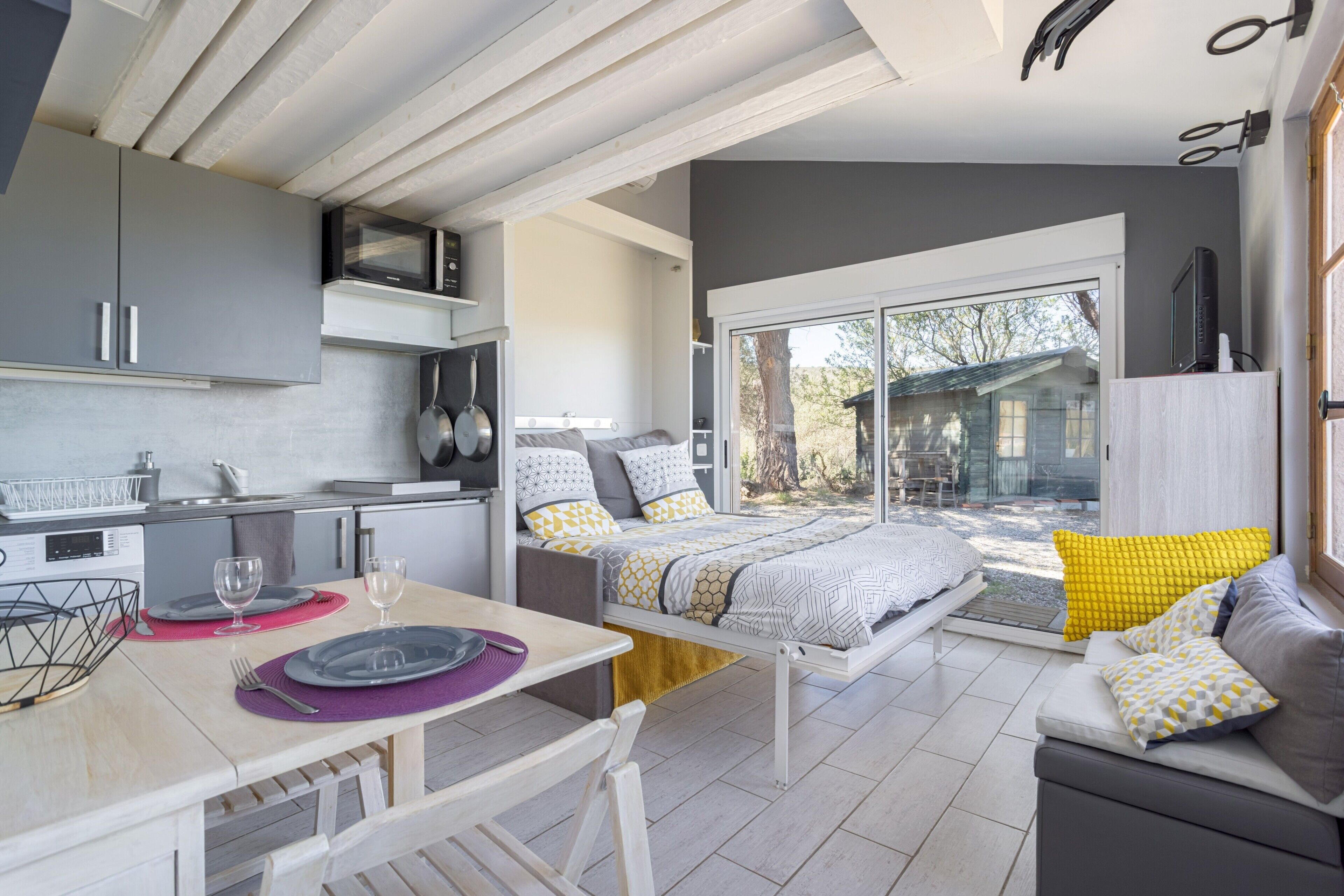 1 bedroom, bed sheets