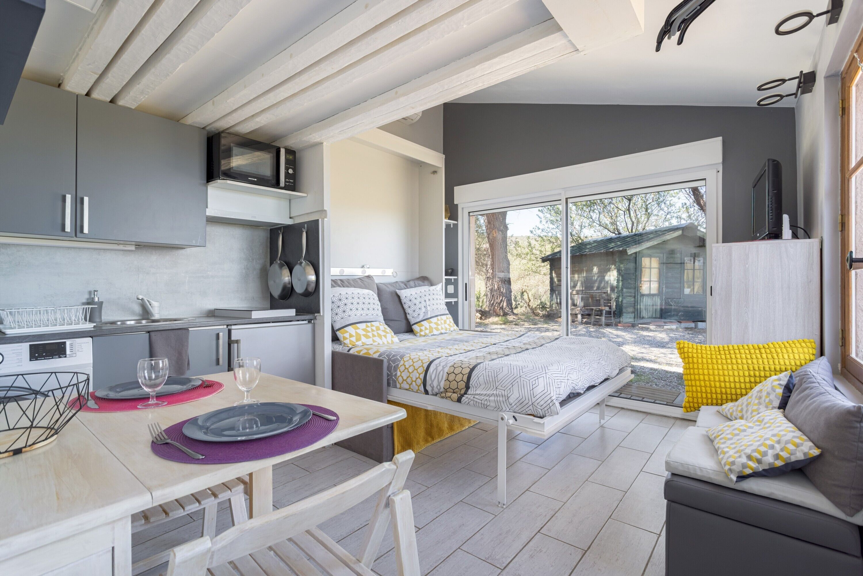 1 bedroom, bed sheets