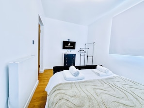Iron/ironing board, WiFi, bed sheets