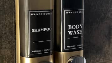 Shower, jetted tub, hair dryer, towels