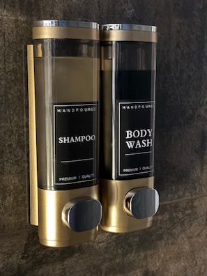 Shower, jetted tub, hair dryer, towels