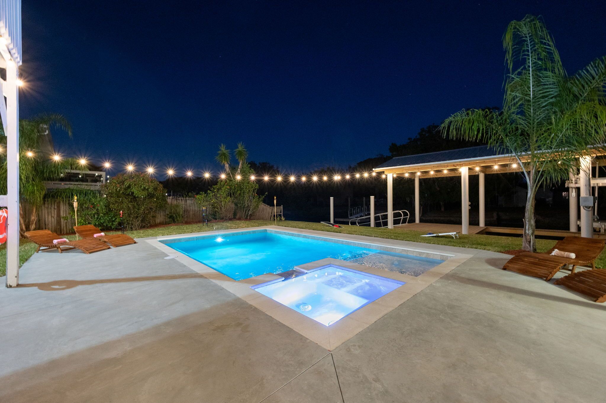 حمّام سباحة مُدفَّأ