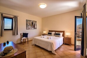 3 chambres, fer et planche à repasser, Wi-Fi gratuit, draps fournis