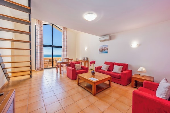 TV - Your Home Away From Home! Fully-equipped Kitchen, 3 Swimming Pool, Free Parking! (Luz)