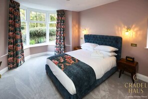 Iron/ironing board, travel cot, WiFi, bed sheets