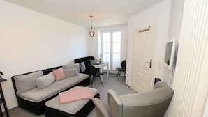 Apartment | Living area - Modernes Appartement mit Balkon, Wiek (Wiek)