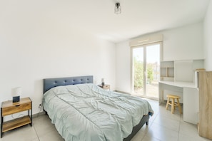 1 bedroom, internet, bed sheets