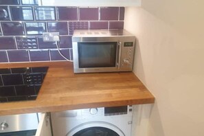Microondas, horno, placa de cocina, lavavajillas