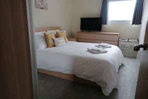 2 chambres, fer et planche à repasser, Wi-Fi gratuit, draps fournis