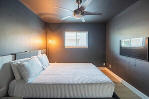4 bedrooms, desk, iron/ironing board, WiFi