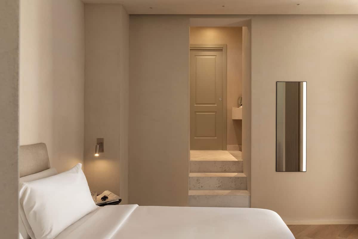 Chambre Standard double | Coffre-fort, fer et planche à repasser, accès au Wi-Fi (inclus)