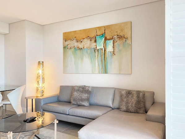 Standard Apartment, 1 Bedroom, Non Smoking, Harbour View | Living area