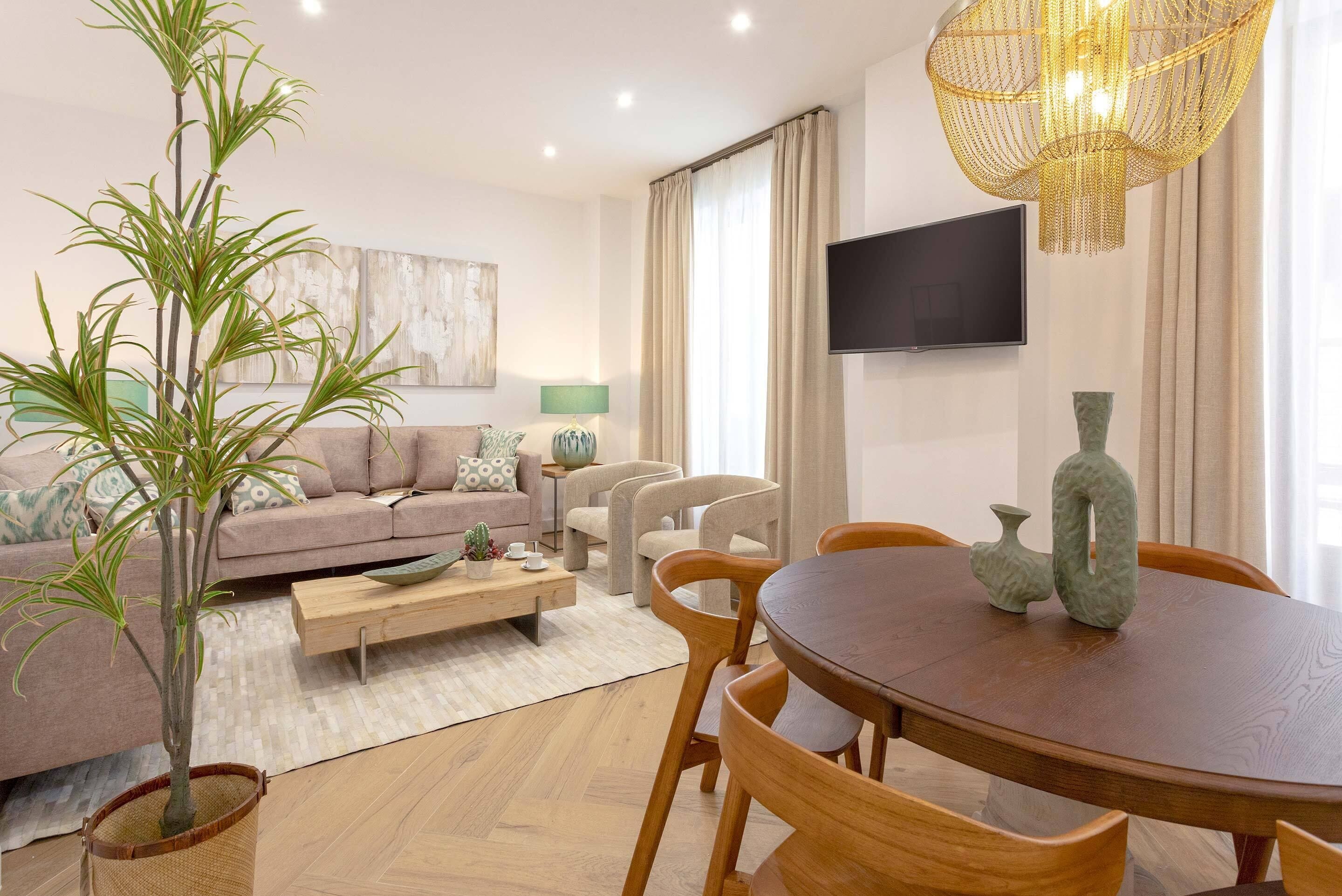 Apartment (4 Bedrooms) | Living room