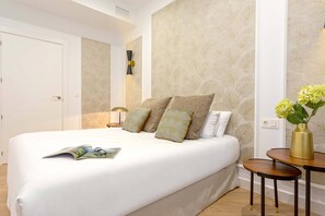 4 bedrooms, iron/ironing board, bed sheets