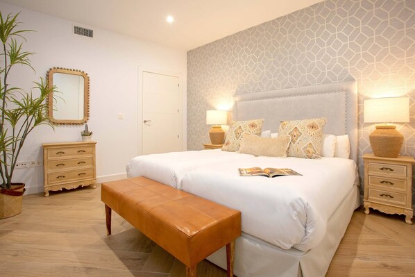 4 habitaciones, tabla de planchar con plancha y ropa de cama