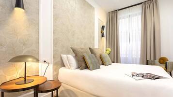 4 dormitorios, tabla de planchar con plancha, ropa de cama