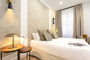 4 habitaciones, tabla de planchar con plancha y ropa de cama