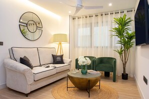 Apartment (3 Bedrooms) | Living area