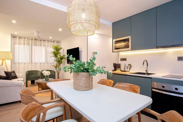 Apartment (3 Bedrooms) | In-room dining