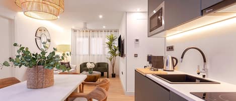 Refrigerador, microondas, horno, lavavajillas