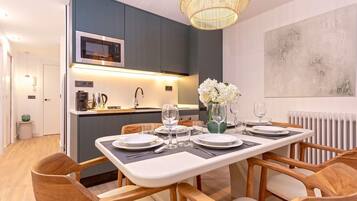 Appartamento (3 Bedrooms) | Pasti in camera