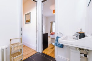 House, Patio | Bathroom - 62 Handbridge (Chester)