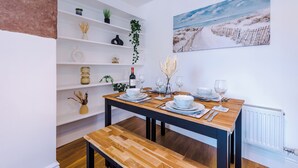 House, Patio | In-room dining - 62 Handbridge (Chester)
