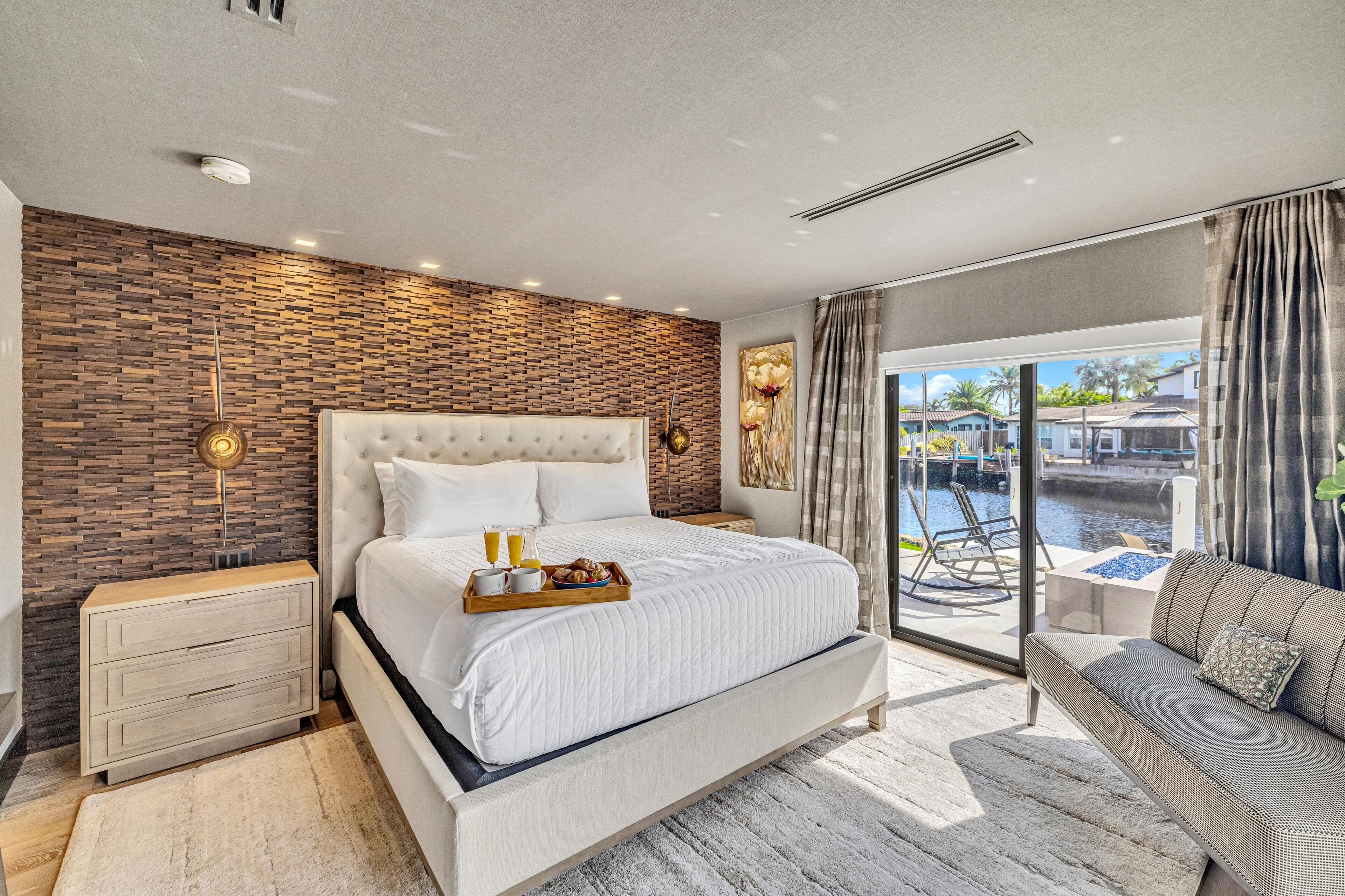 3 slaapkamers, een strijkplank/strijkijzer, gratis wifi, beddengoed