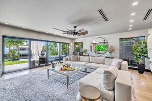 Interior - Waterfront / Heated Pool / Martini Key / Residence (Fort Lauderdale)