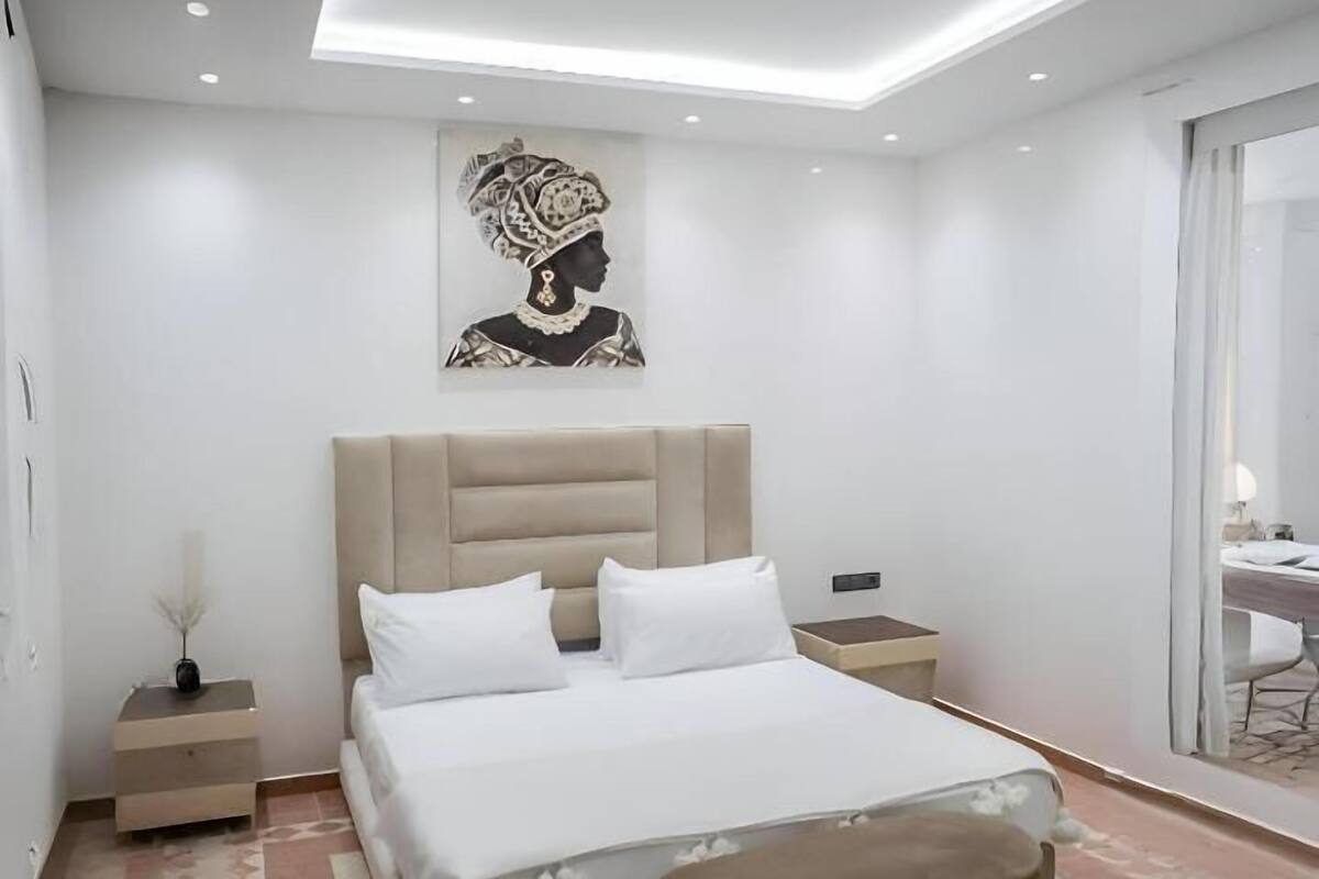 Monolocale Deluxe, patio, vista città | Ferro/asse da stiro, Wi-Fi gratuito
