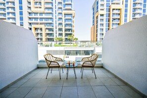 Balcony - Luxury Studio in Azizi Riviera (Dubai)