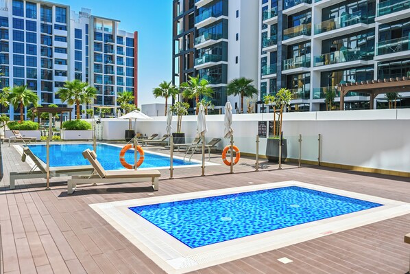 Outdoor pool - Luxury Studio in Azizi Riviera (Dubai)